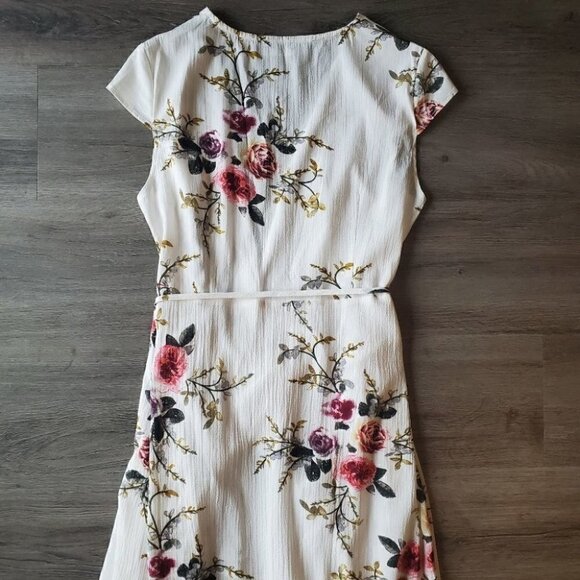 Floral Wrap Dress - Picture 10 of 10